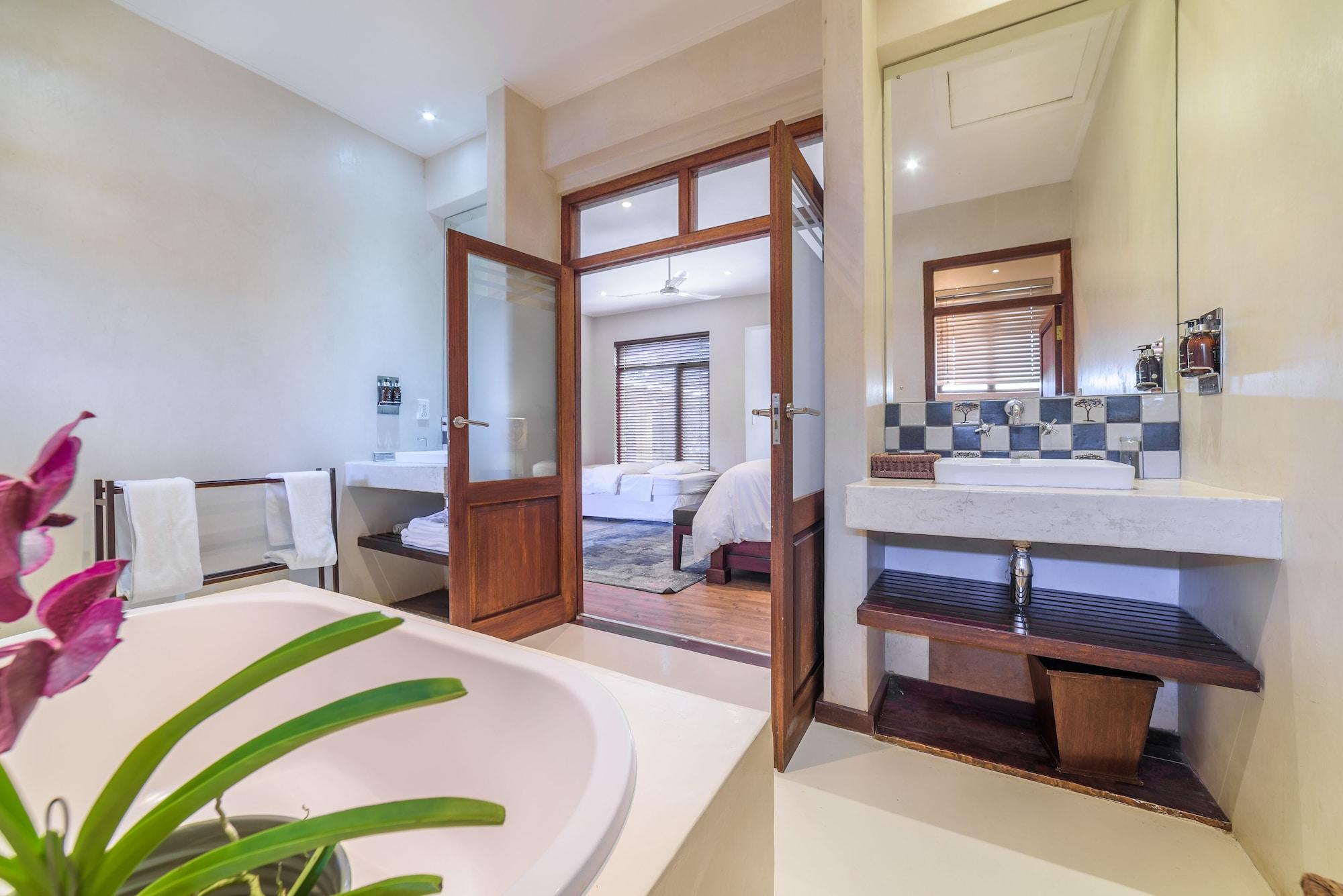 Casterbridge Hollow Boutique 4*